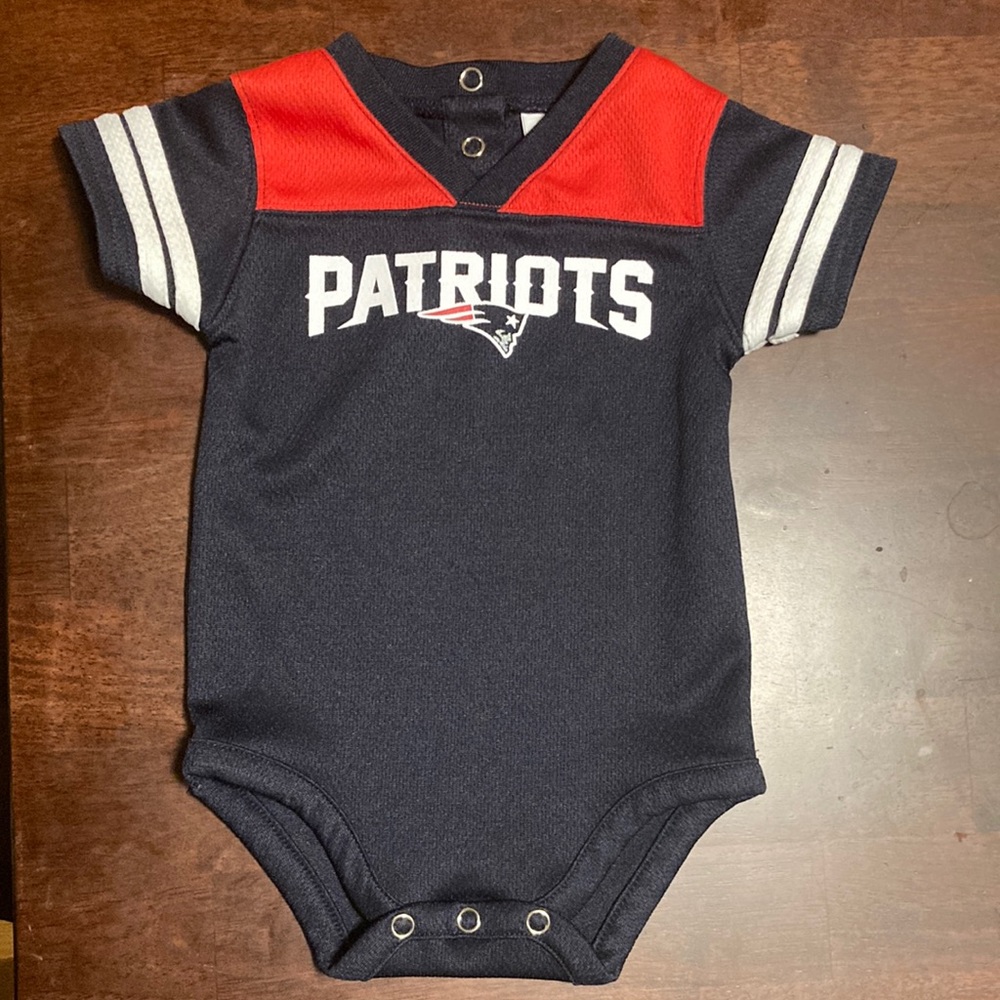 Patriots onesie 6-9 months